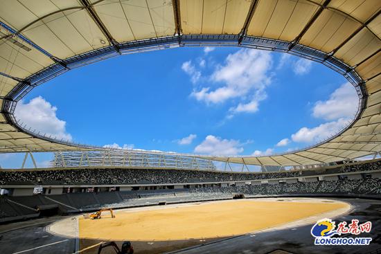 苏州工业园区体育场封顶 首创超200米跨度单层