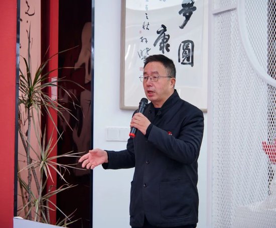 江苏省收藏家协会名誉会长、大贺艺术空间创始人贺超兵先生发言