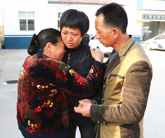 18岁女孩离家走失7年 归来已是两个孩子的妈