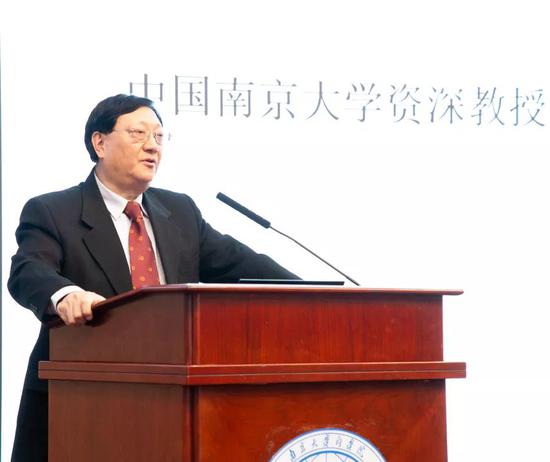 南京大学商学院名誉院长、南京大学人文社会科学资深教授赵曙明发表演讲