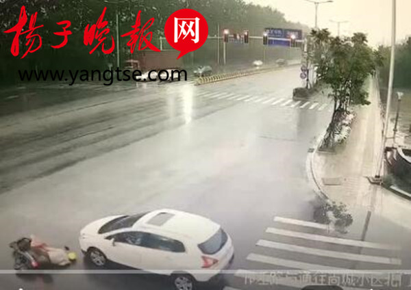 电动车和汽车相撞  骑手重伤昏迷被判负全责