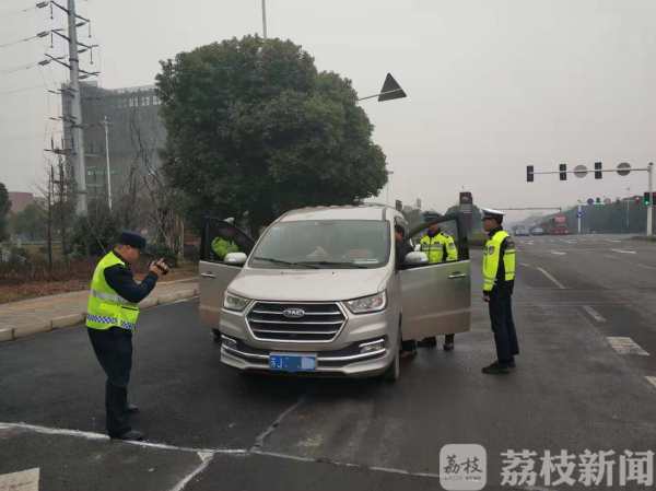 借老乡群揽客营运  “黑车”司机刚进常州就落网