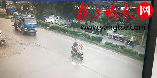 奇葩男子派出所门口盗走电动车 三小时就被抓