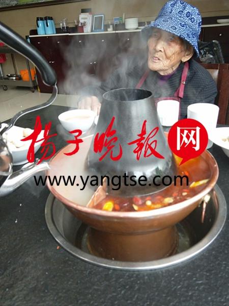 说走就走的旅行 扬中小伙背着98岁奶奶逛北京