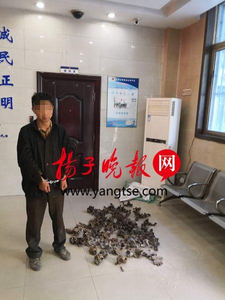 盗窃150斤重扣件藏身上 不料散落一地露马脚被抓