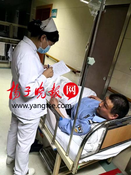 句容两男子醉酒闹事 警察执法竟被掰断手指