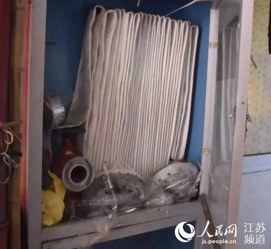 部分消防设施已经破损。记者王继亮摄