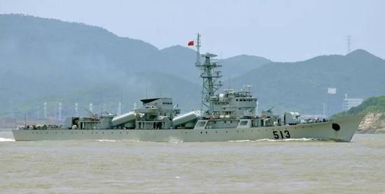 老淮安舰目前在武汉做海军教学用途