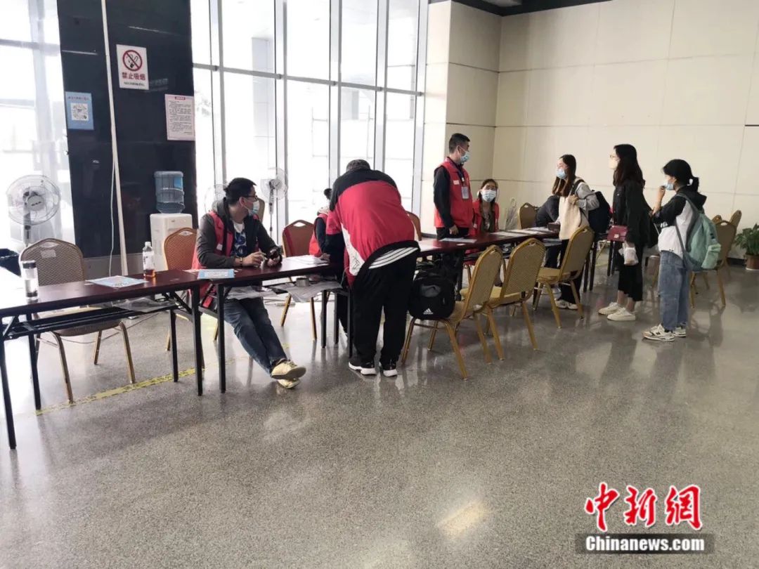 无锡火车站是无锡对外的重要窗口,也是防疫防控的第一道防线。