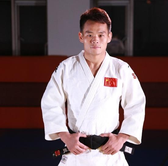 柔道冠军实名举报老家村支书贪腐 对方：无中生有