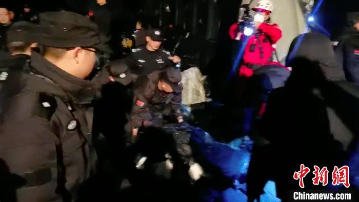 救援现场 供图 摄
