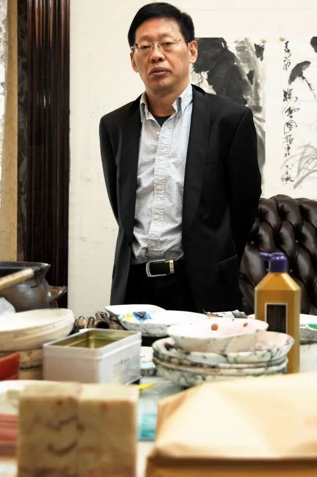当代中国山水画领军人物杨耀宁 江苏省国画院副院长,艺术委员会副主任,山水画创作研究所所长,国家一级美术师,第十一、十二届江苏省政协委员,享受国务院政府特殊津贴。