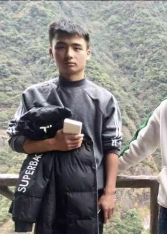 小傅生前照片,由爸爸傅勇提供