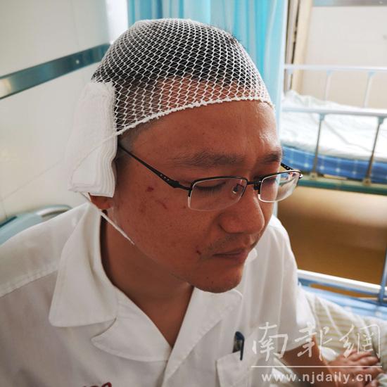 被打的邱晓宏医生。 南报网 图