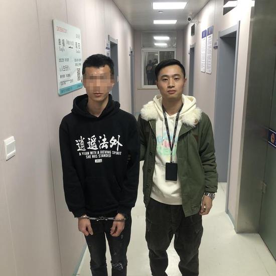 穿“逍遥法外”字样卫衣引民警注意，义乌一网上追逃人员落网