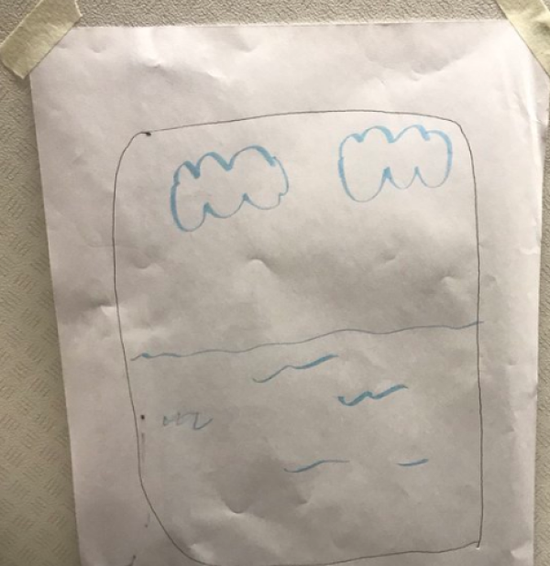 乘客飞机上要换靠窗座 空乘竟用纸画了个窗户