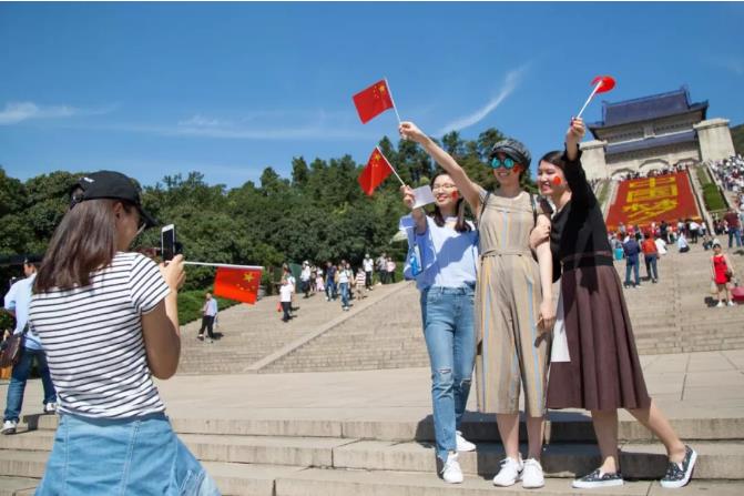 10月2日南京主要景点客流同比翻倍 “总统府”接待量饱和