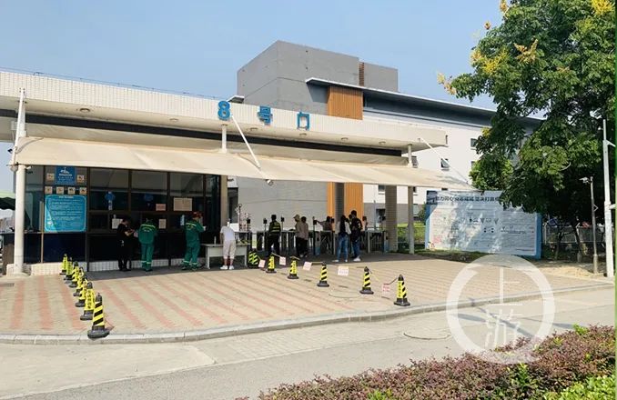 9月7日,江苏昆山,世硕电子(昆山)有限公司保安人员称,外来人员需要提供进出证明。
