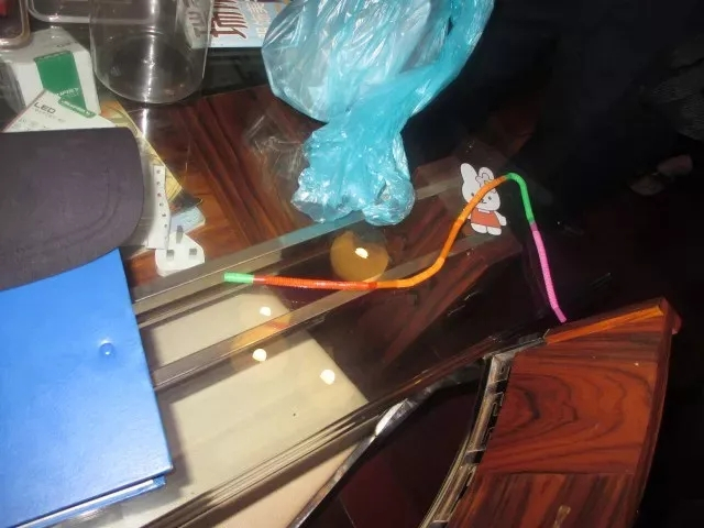 妻子外地与丈夫视频 发现丈夫伙同他人于家中吸毒