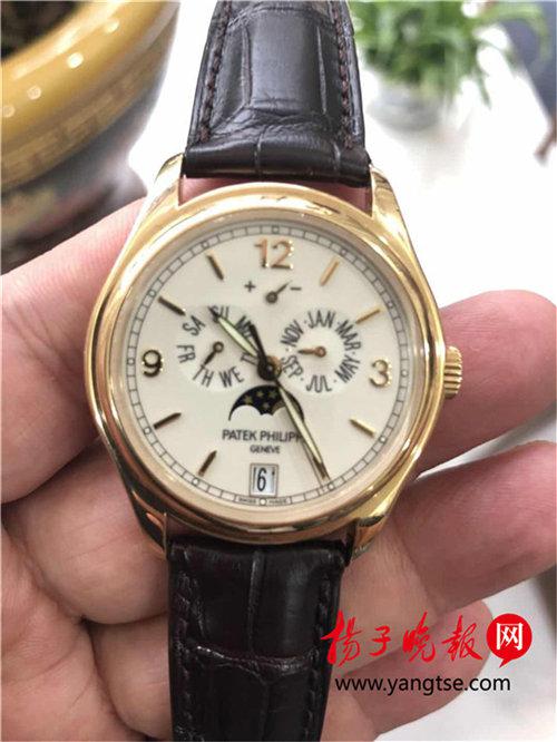 照片中的真百达翡丽手表