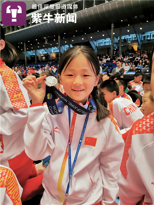 9名南京娃征服世界杯 花式跳绳演绎“中国韵律”