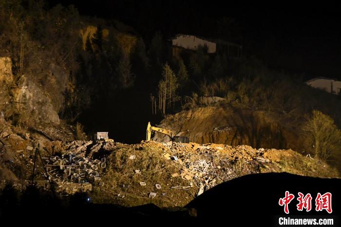 湖南浏阳烟花厂爆炸现场：厂房被炸为平地(图)