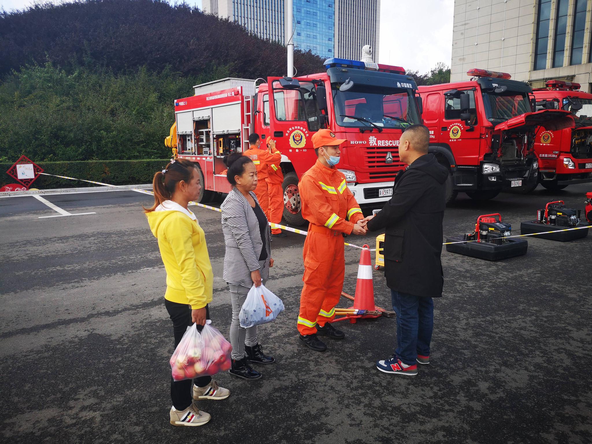 河北|河北消防千里战汛！95后消防员过“家门”而不入
