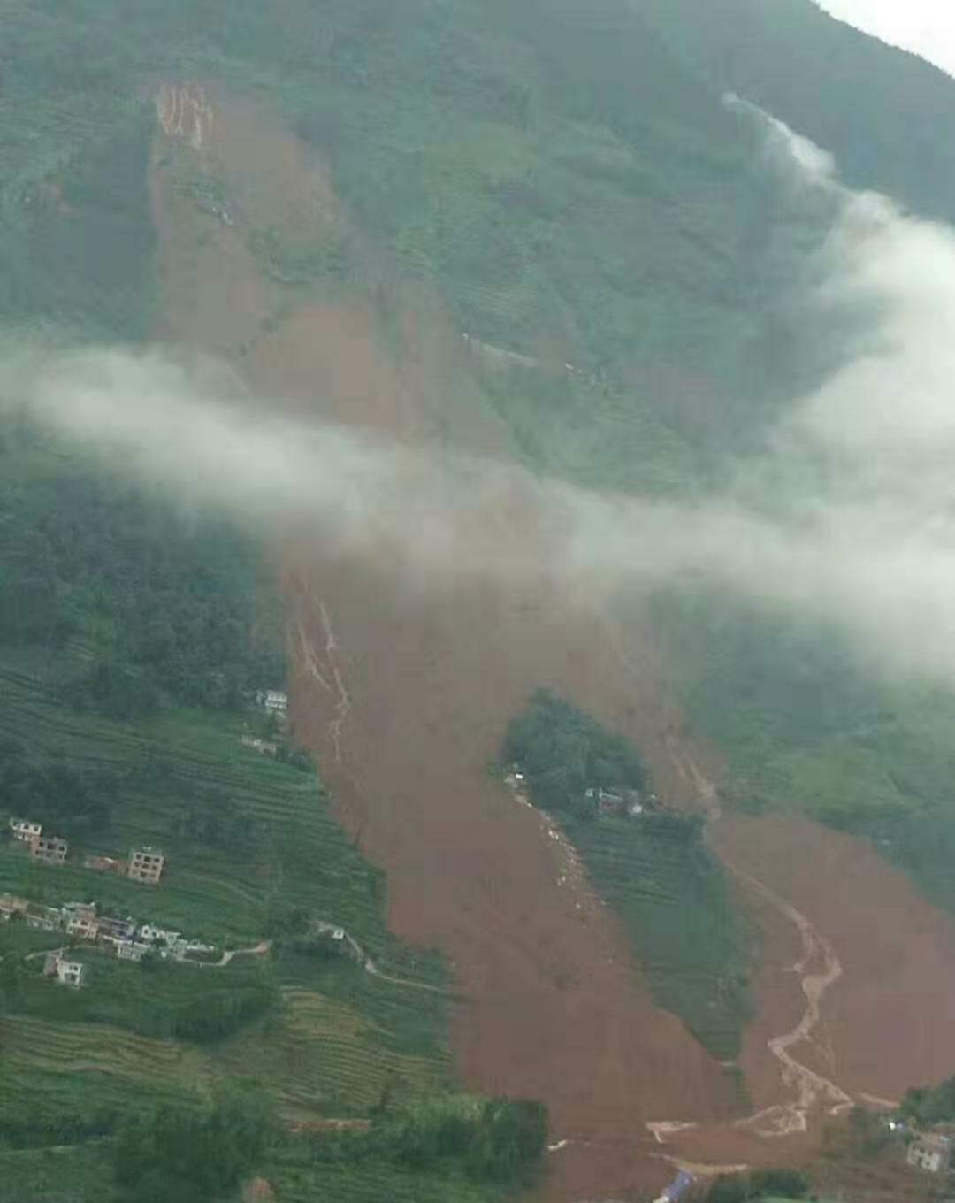 贵州水城山体滑坡13人遇难 现场堰塞湖已被清理