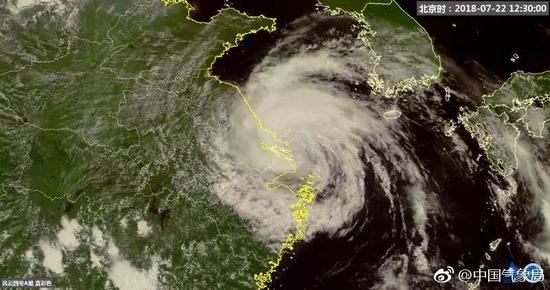 台风“安比”登陆前后的云图
