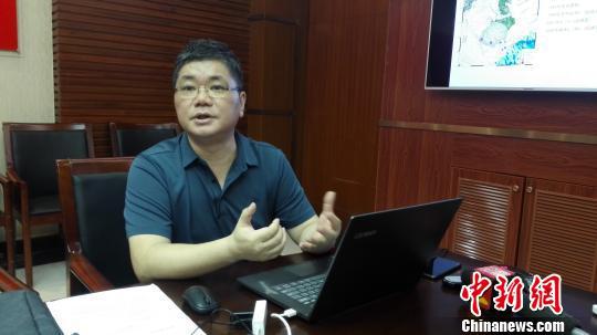海南省地震局预报中心主任、高级工程师胡久常介绍相关情况。 张茜翼 摄