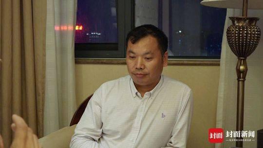 儿子被说成黑社会 江苏"校园反杀案"死者母亲一夜白头