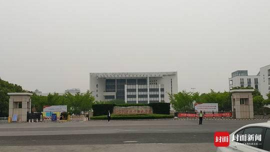 儿子被说成黑社会 江苏"校园反杀案"死者母亲一夜白头