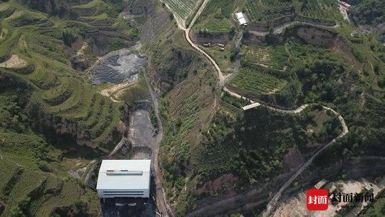 耿建平四心集团旗下洗煤厂,背后就是被他挖空的山体