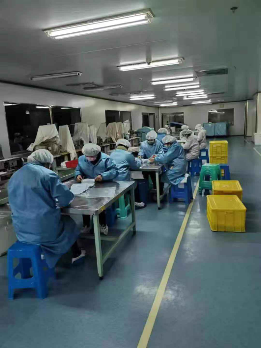 浙江川本卫生材料公司正在生产 秀洲区经商局供图
