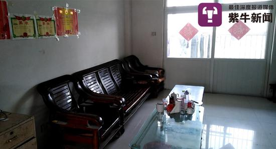 女孩高考后连续打工24小时晕倒 9岁起就撑起一个家