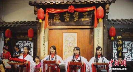 娶媳妇要花多少彩礼？这个地方竟然不用给钱