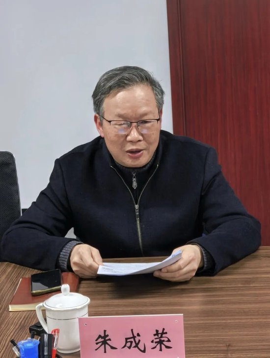  江苏省红色文化研究会副会长朱成荣主持签约仪式