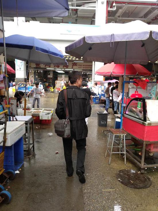 福建父亲为儿追凶17年：散尽家财寻踪十余国