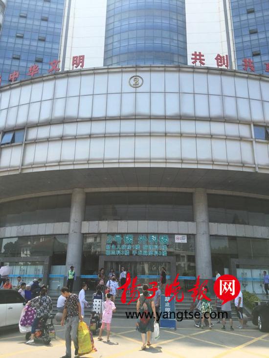 淮安一对龙凤胎早产 医院直升机空中转运