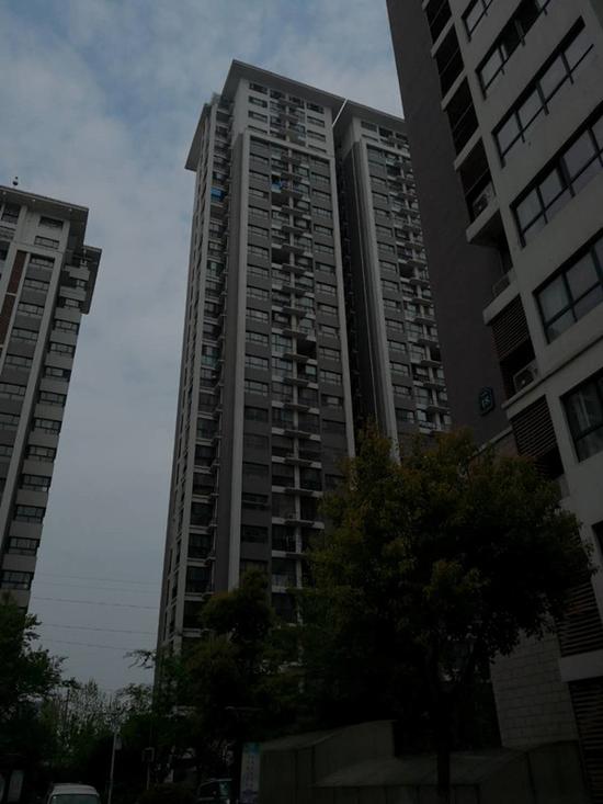 实发两处小区。