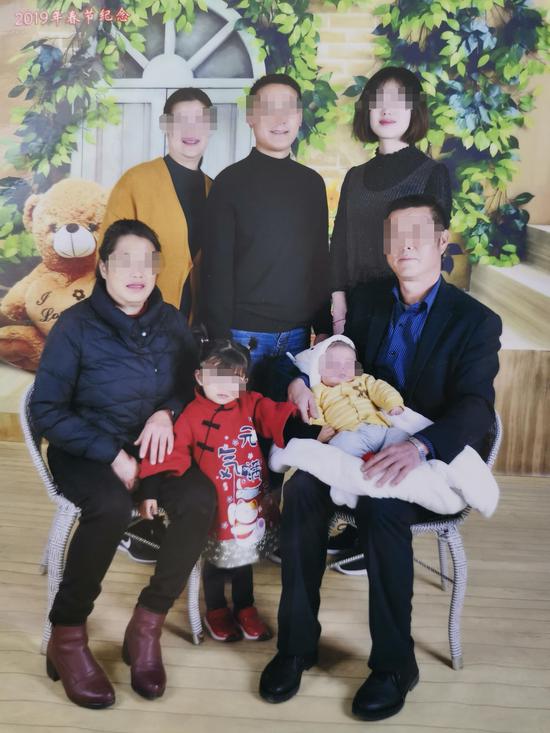 男子持刀砸门遭退伍女兵"反杀" 村民称人人都怕他