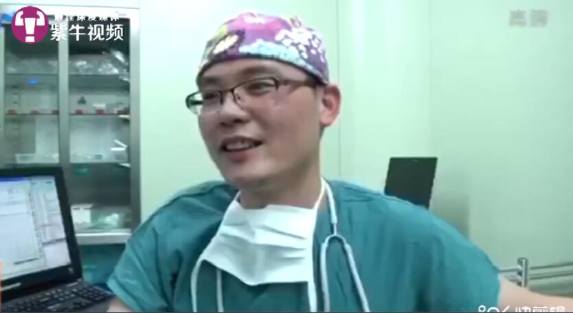 工作中的李勇