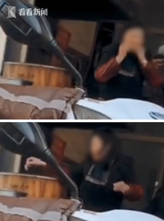 江苏一饭店店员啃完肉把骨头扔回锅煮 店家:已开除