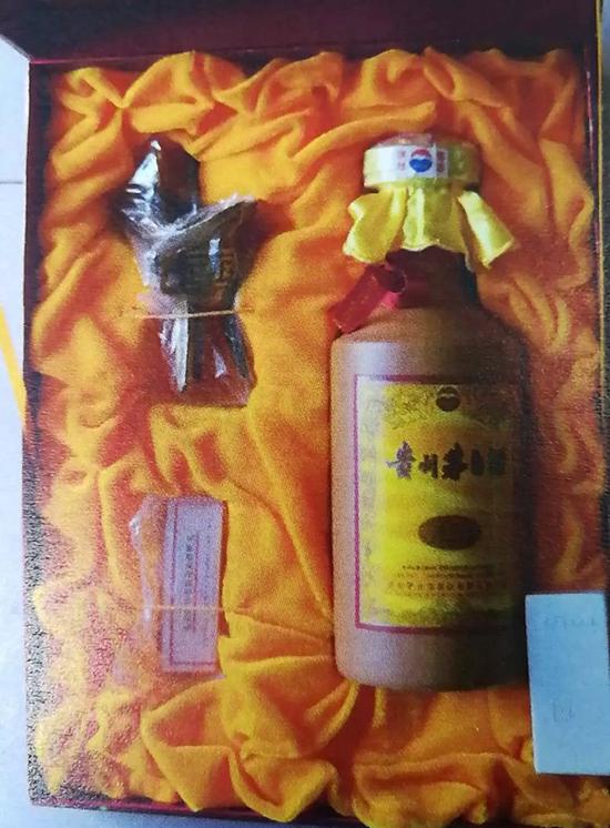 这款高仿的15年贵州茅台,一瓶净利润5000多元。图片来自苏州发布