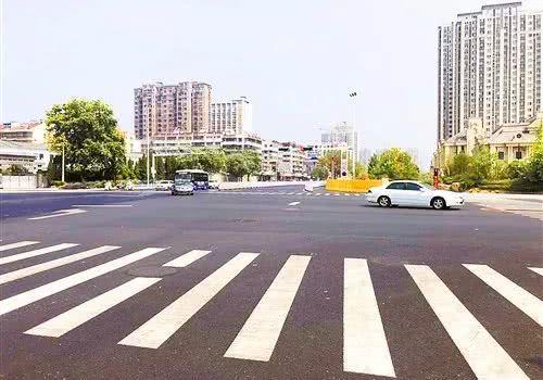 交通标线已经施划好
