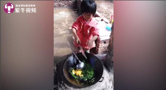 6岁娃切菜摆盘攒了40万粉丝 大家看她的直播都哭了