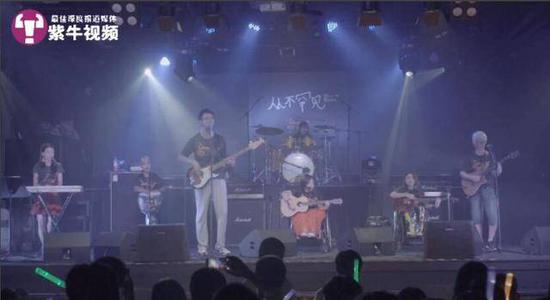 8772乐队举办过几十场演出