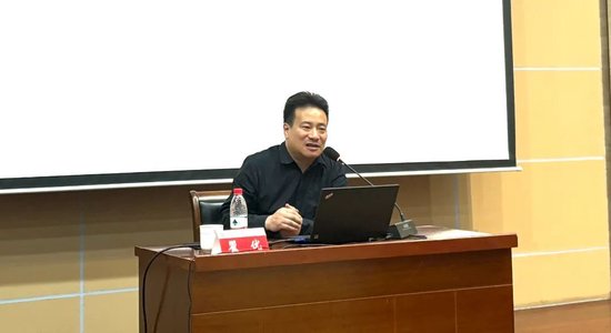 翟优举行讲座并与我院师生进行互动交流