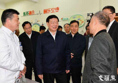 (图为江苏省委书记娄勤俭在南通调研。图片/交汇点)