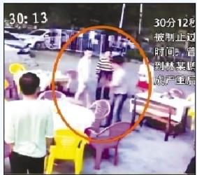 火锅店主见义勇为后为何被罚款？ 警方详解始末